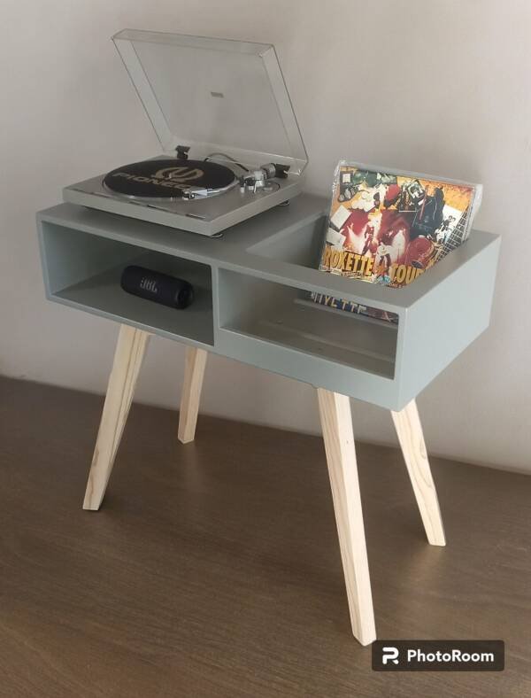 Modern Turntable & Vinyl Unit
