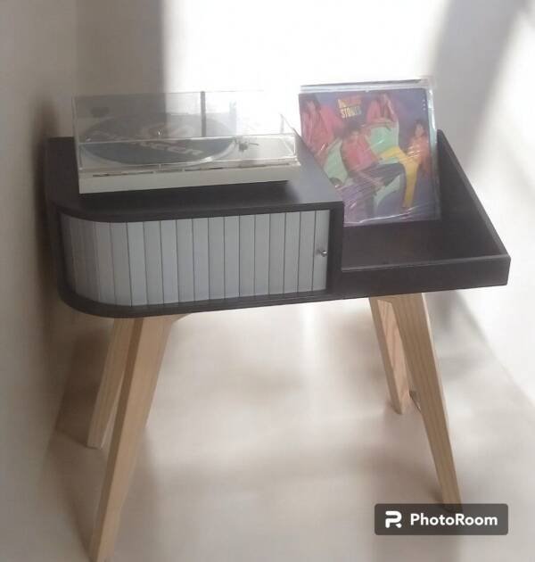 Modern Minalistic Turntable & Record Display Stand
